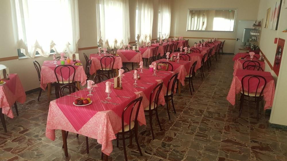 Hotel Venere Римини Экстерьер фото