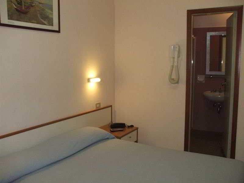 Hotel Venere Римини Экстерьер фото